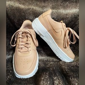 NIKE Air Force 1 Pixel